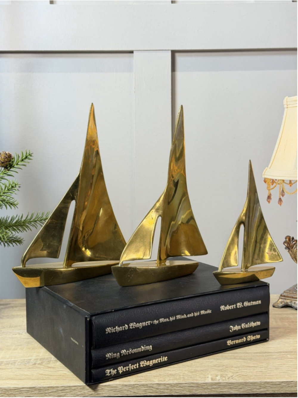 Vintage - Set of 3 Solid Brass Sailboats - Height of Each: 10”/ 9.5“/ 7”tall - Picture 4 of 15